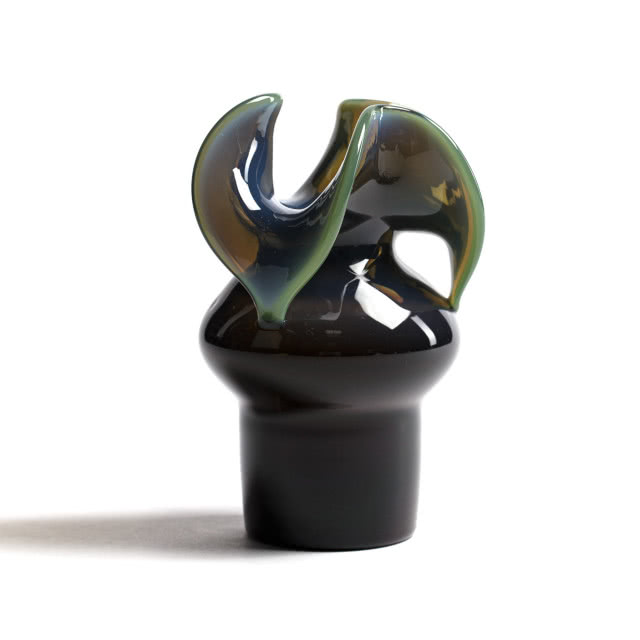 Wazon z wywijanym kołnierzem.