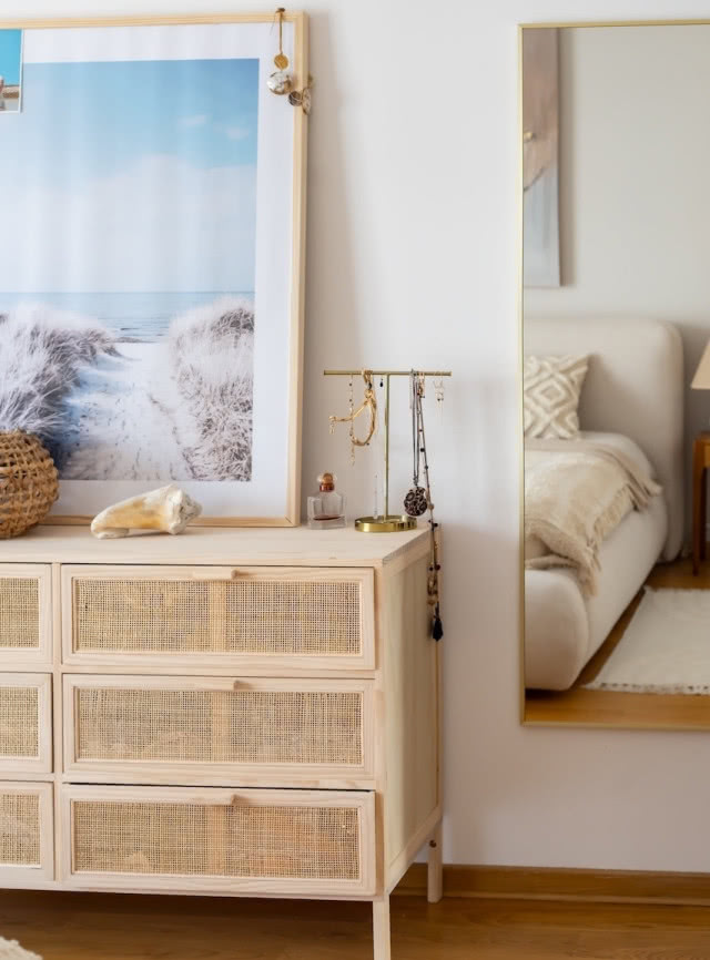 Komoda z drzwiczkami z plecionki