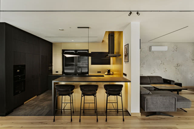 Złoto i czerń w kuchni