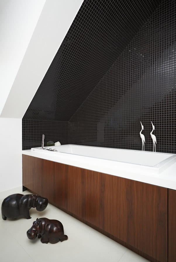 Wygodna, przestronna wanna z obudową wykonaną z...