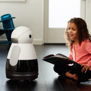 Wystawa nie-śmieci Rita Koralevics curl up, fot....