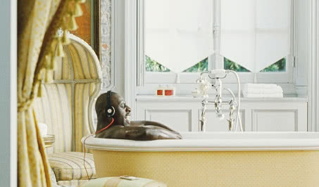 Francuski szyk na wesoło. Wnętrza w filmie "Nietykalni"