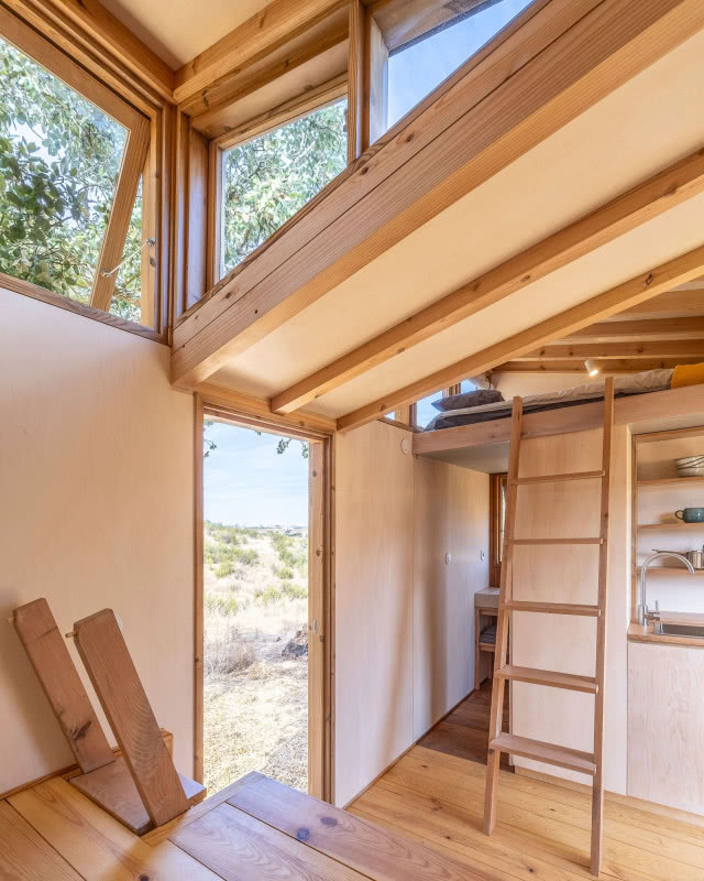 belki, framugi okien, drabiny - wszystko z drewna