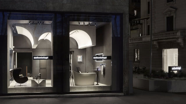 showroom Antonio Lupi witryna