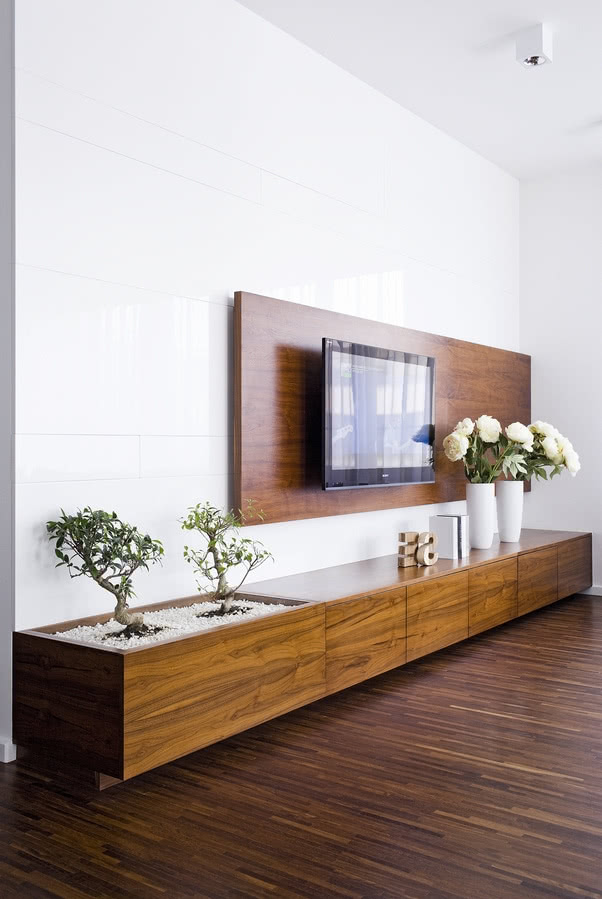 Na szafce telewizyjnej jest miejsce na rośliny -...