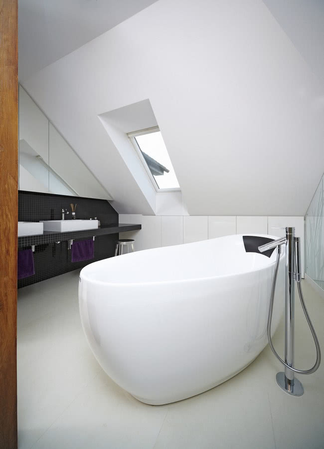 Nowoczesna wanna doskonale prezentuje się we...