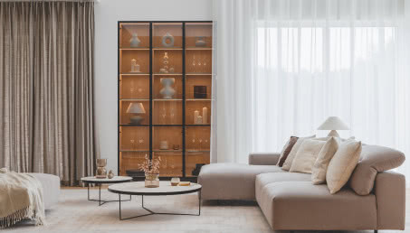 Ciepły minimalizm. Ten dom to królestwo niczym niezmąconego relaksu