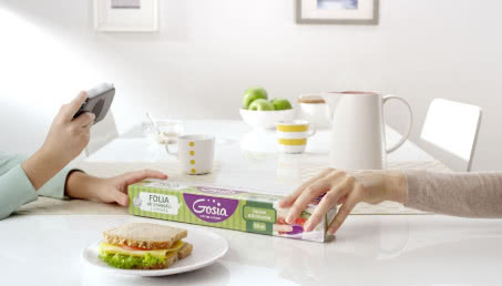 Po co się szarpać? Jest folia z ucinarką