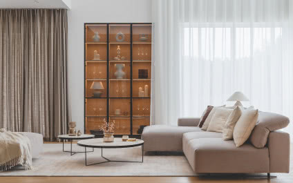 Ciepły minimalizm. Ten dom to królestwo niczym niezmąconego relaksu