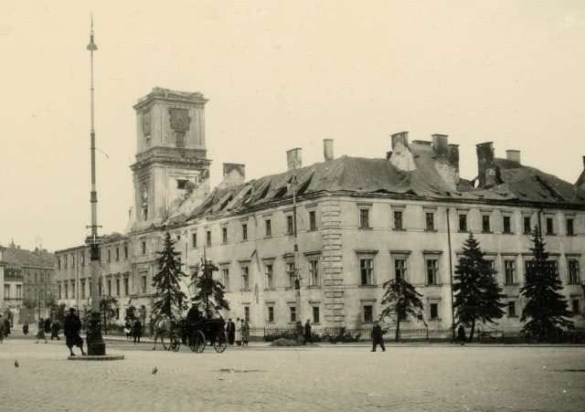 spalony zamek królewski