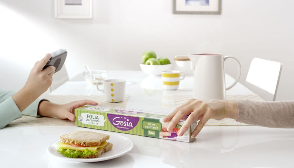 Po co się szarpać? Jest folia z ucinarką