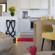 Styl vintage i kolory w mieszkaniu dwupoziomowym