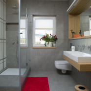 Styl vintage i kolory w mieszkaniu dwupoziomowym