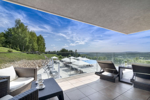 basen na niższym piętrze, ujęcie spod dachu