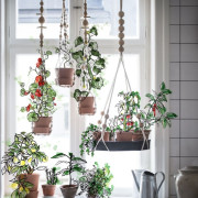 Nie masz miejsca na kwiaty? Z doniczkami...