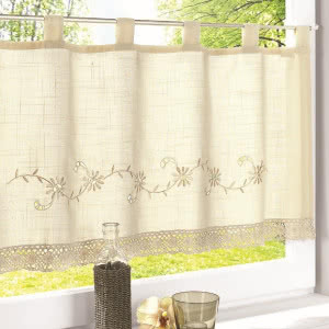 Ozdoby okienne: firany, zasłony i panele