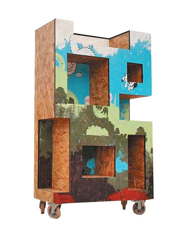 Mobilny regał z fragmentów rozebranych parkanów,...