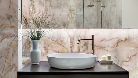 Łazienka - co położyć zamiast płytek? 8 inspiracji, niektóre materiały was zaskoczą!