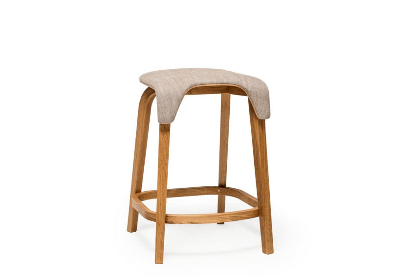 10. Stołek barowy Leaf z tapicerowanym...