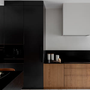 Czarna kuchnia - jak dobrać blaty, podłogę i dodatki?
