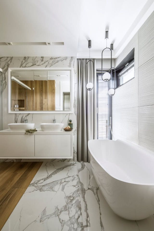 Luksusowa łazienka wykończona marmurem