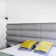 W minimalistycznym, uładzonym wnętrzu uwagę...