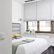 W minimalistycznym, uładzonym wnętrzu uwagę...