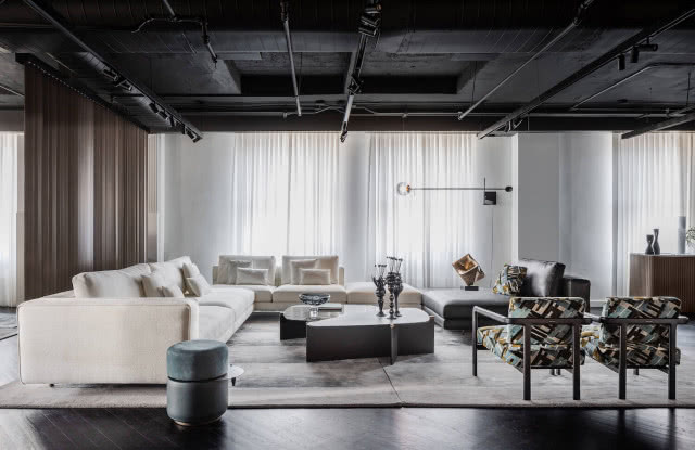 sufit pomalowany na czarno