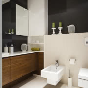 W minimalistycznym, uładzonym wnętrzu uwagę...