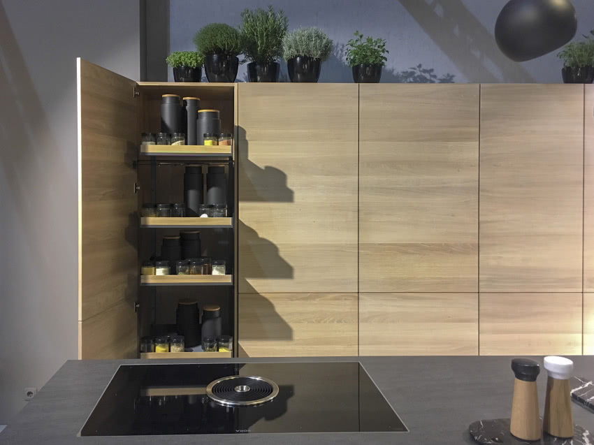 Hochschrank Pleno Fioro bei Team7, fot.PEKA