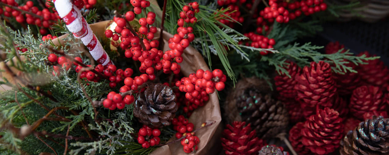 15 dekoracji świątecznych DIY last minut - tanie i szybkie ozdoby z gałązek, szyszek i owoców