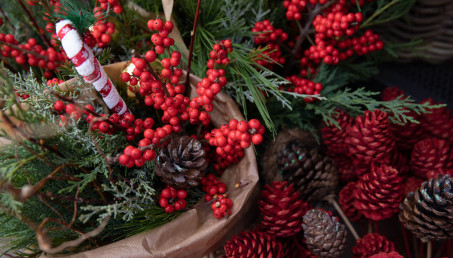 15 dekoracji świątecznych DIY last minut - tanie i szybkie ozdoby z gałązek, szyszek i owoców