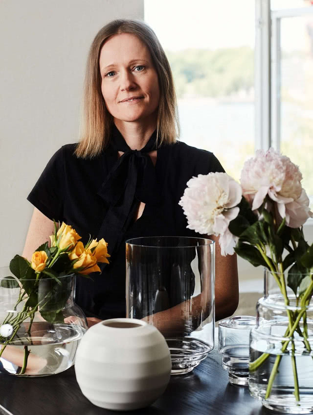 Monika Mulder, autorka szklanych i ceramicznych wazonów z kolekcji Markslöjd Home.