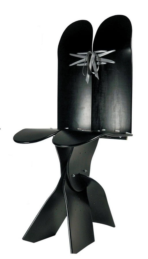 Krzesło z desek snowboardowych autorstwa Erica...