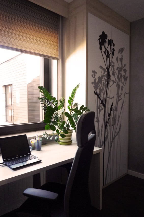 Monochromatyczny wystrój gabinetu sprzyja pracy...