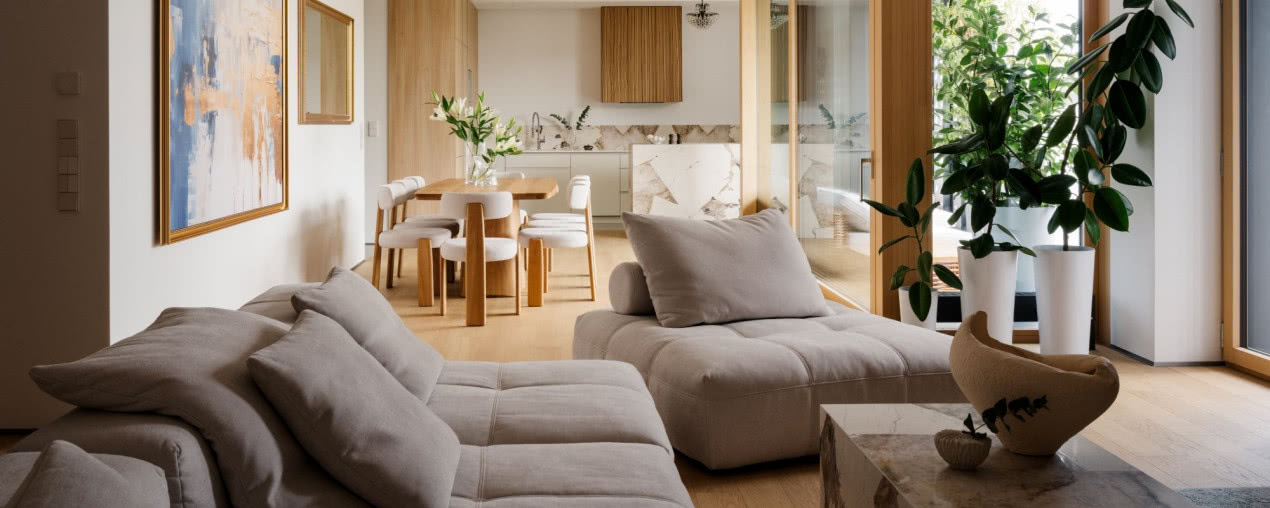 Pochwała minimalizmu. Mieszkanie w apartamentowcu o ażurowej fasadzie