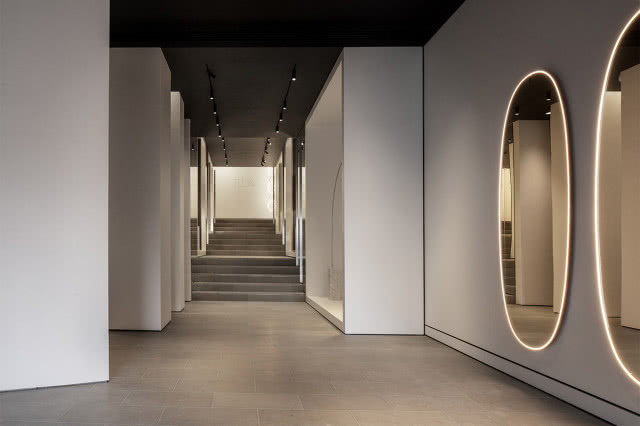 showroom Flos schody