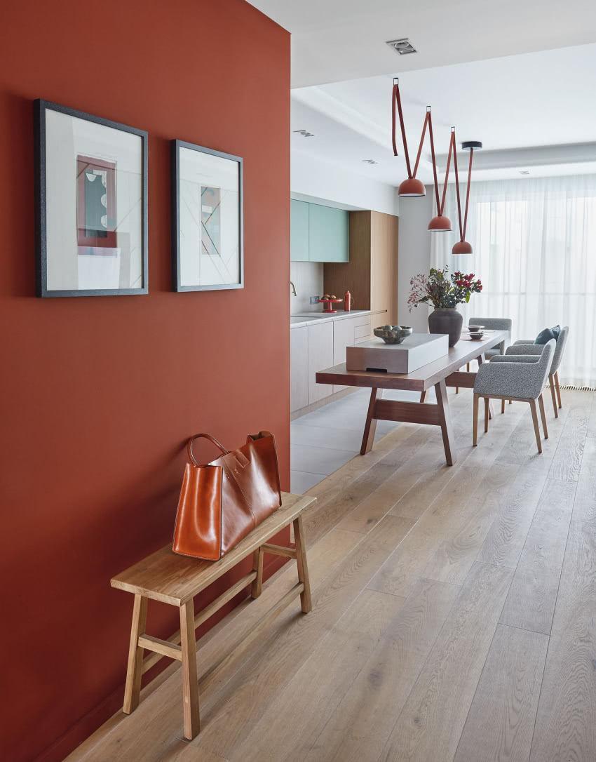 Właściciel dużo podróżuje. Z wypraw bardzo...