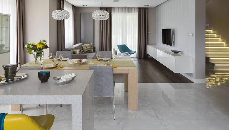 Ascetyczne wnętrze z kroplą koloru