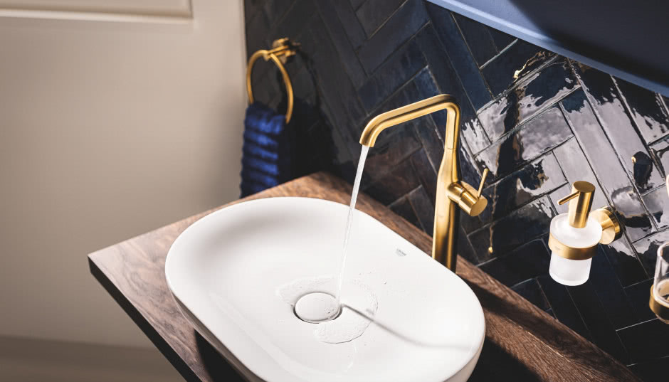 Złota armatura do kuchni i łazienki - z czym ją łączyć, jaki odcień wybrać, do jakich wnętrz pasuje?