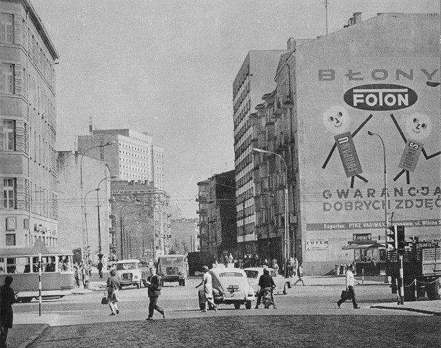 "Foton", ulica Żelazna, przy al. Świerczewskiego w Warszawie, 1971 rok.