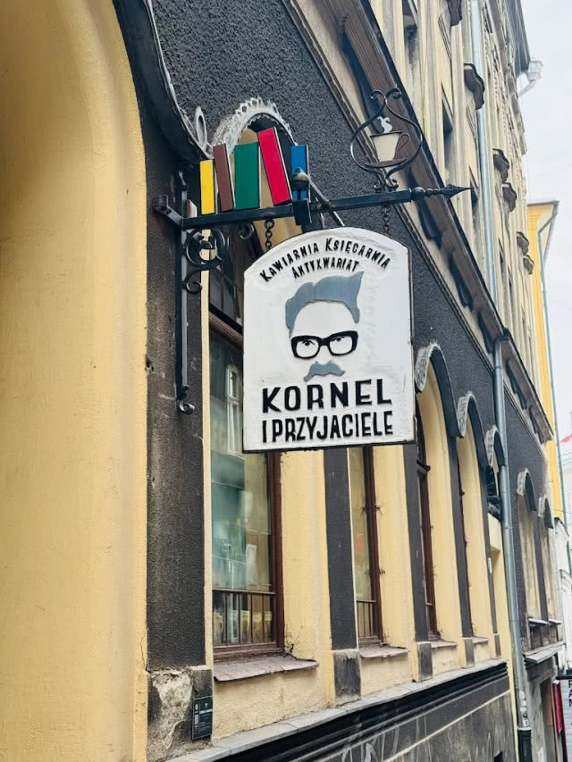 szyld księgarni