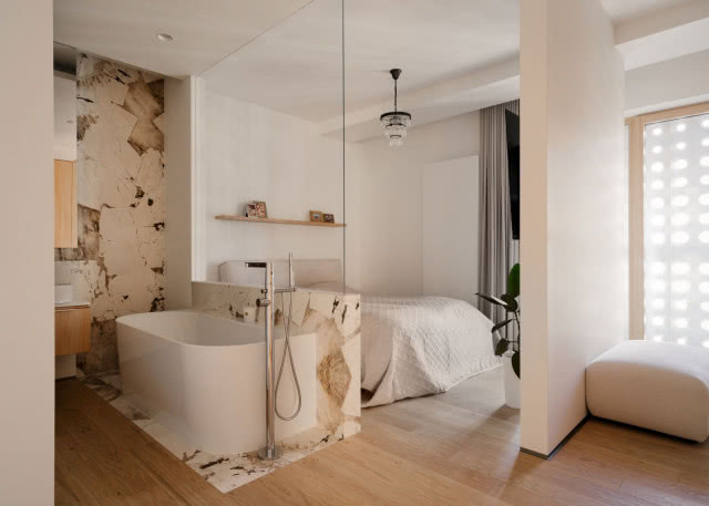 sypialnia z łazienką