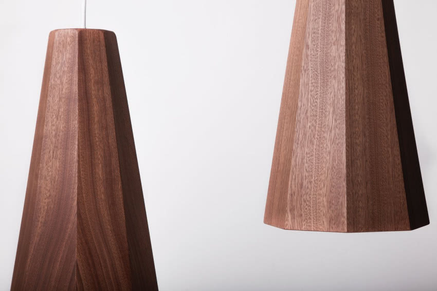 Lampa Norma zrobiona jest przede wszystkim ze...