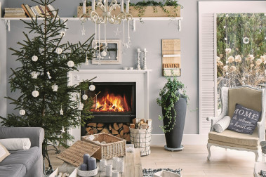 Biała baśń - świąteczne wnętrze domu pod Warszawą