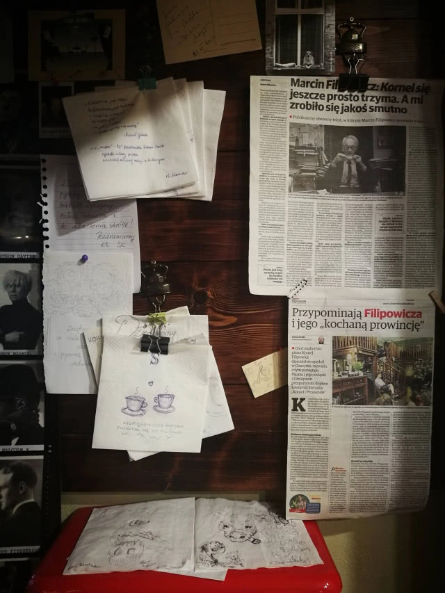 wycinki z gazet w księgarni