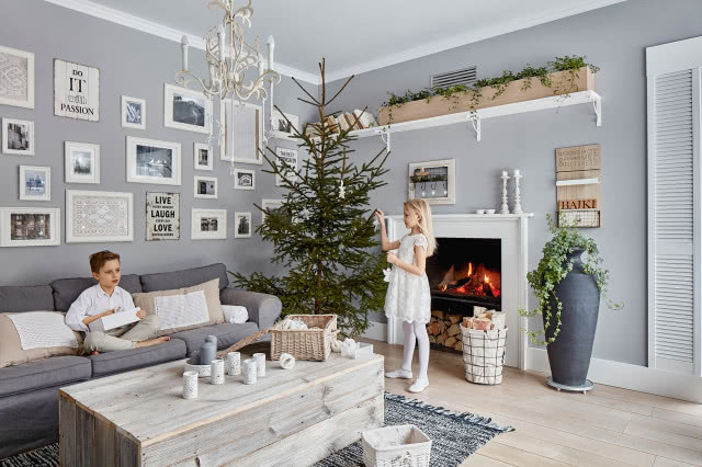 Salon w stylu angielskim, aranżacja świąteczna