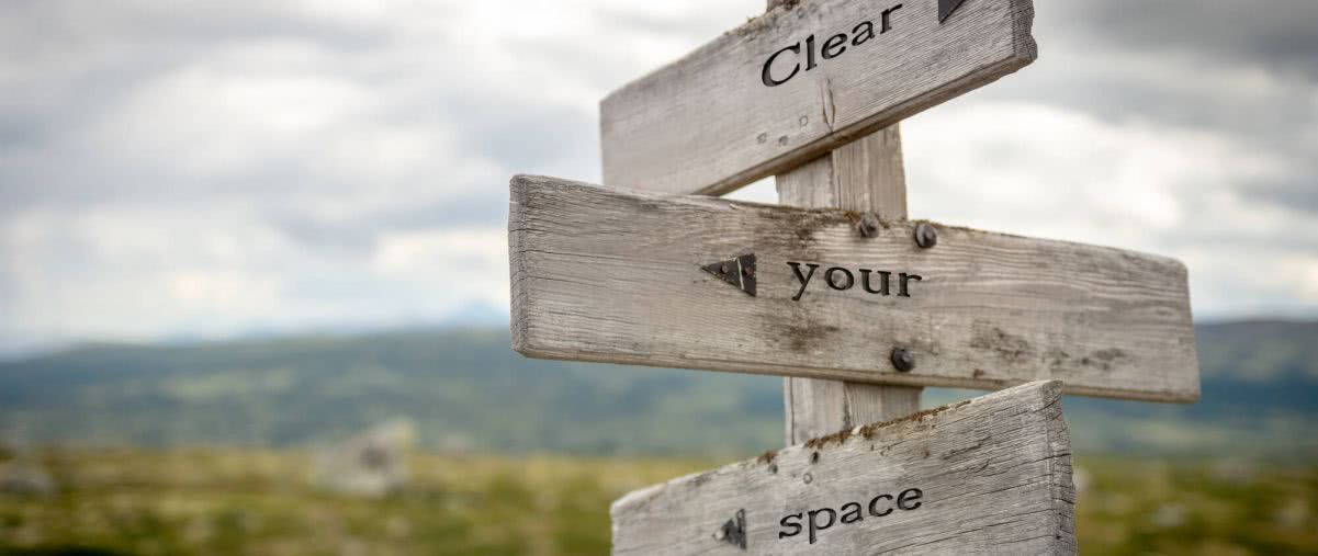 Decluttering. Czym jest i jak zacząć odgracanie domu na wiosnę? 