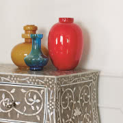 W ogromnym lustrze od Kare Design odbija się...