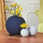 W ogromnym lustrze od Kare Design odbija się...